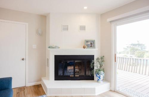 El Granada Casa | The Coastal Retreat Scenic Harbor Ocean Views Walk to Beach Restaurants