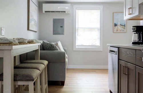 Newport Casa | The Coastal Suite Sum