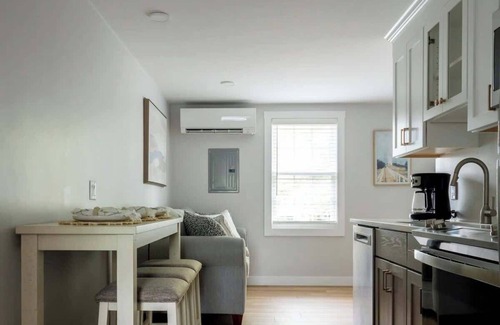 Newport Casa | The Coastal Suite Sum