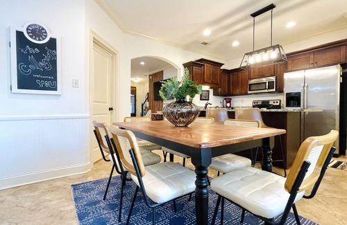 Oxford Casa | The Collegiate, 2BR Cozy Stay by VelvetDitchVillas