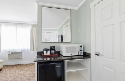 Ogunquit Hotel | The Colonial Inn