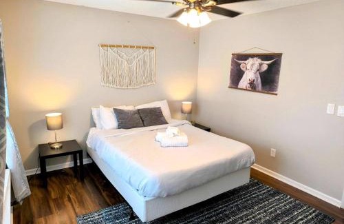 Columbia Casa | The Columbia Crash Pad Near Bases, USC, Shops
