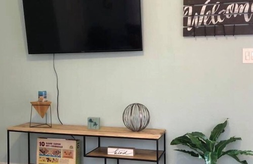 Baytown Apartamento | The Comfi Coral - 2 Bed Apartment Home Studio B