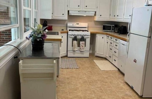 Cambridge Casa | Spacious 4BR, Steps to Main St, Pet-Friendly Yard & Beautiful Porch