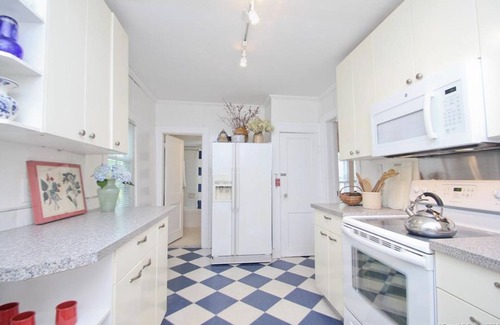Melrose Casa | The Congamond Cottages: Private Lakefront Cottage