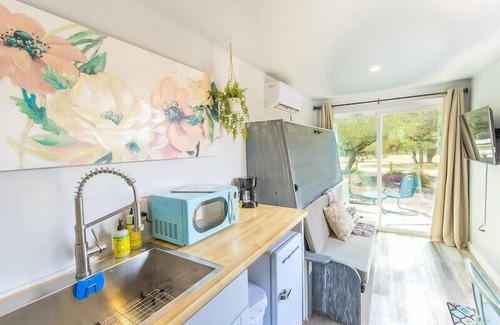 Johnson City Casa | The Container Retreat @ 290 Wine Trail #5