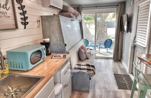 Johnson City Casa | The Container Retreat @ 290 Wine Trail #5