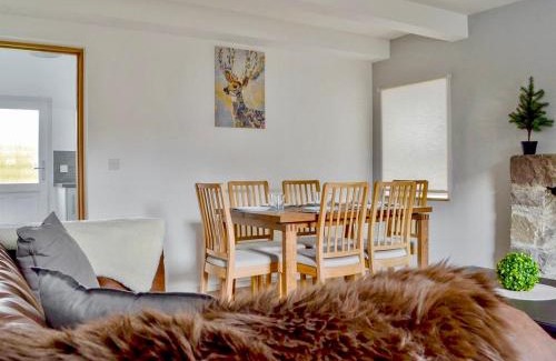 Strathcarron Casa | The Coolins cottage with wood burner