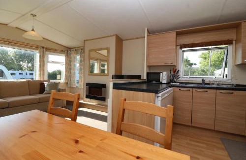 Compton Dundon Complejo | The Coop - Family Friendly caravan near Glastonbury & Street