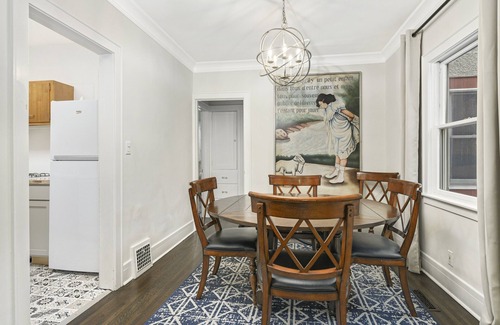 Minneapolis - St. Paul Casa | The Cooper, a charming Double Bungalow just Blocks from W River Parkway