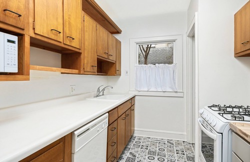 Minneapolis - St. Paul Casa | The Cooper, a charming Double Bungalow just Blocks from W River Parkway