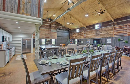 Calera Casa | 'The Copper Roost': Lake Texoma Escape w/ Hot Tub