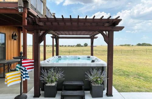 Calera Casa | The Copper Roost Lake Texoma Escape with Hot Tub