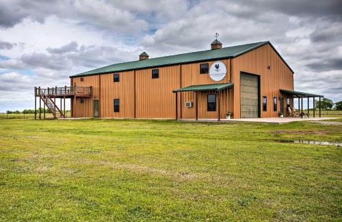 Calera Casa | The Copper Roost Lake Texoma Escape with Hot Tub