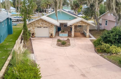 Harbor Oaks Casa | The Coquina Cottage, a waterfront home just minutes from beach & Ponce Inlet.