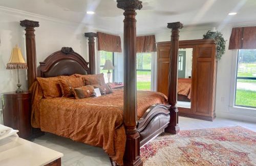 Tyler Casa | The Cora Suite