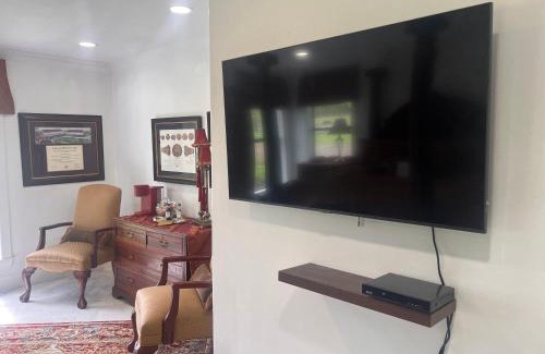 Tyler Casa | The Cora Suite