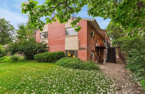 Old Town Condominio | Hip & Urban Condo Near the Heart of Old Town