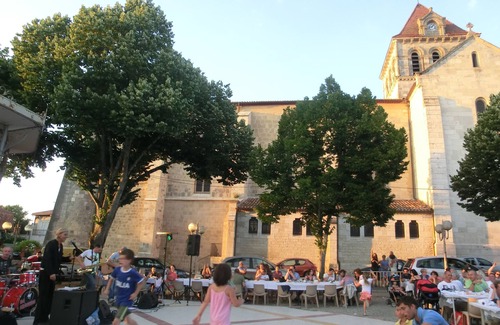Mezin Casa | El corcho-casa en un límite de la ciudad de Lot-et-Garonne y la región de Gers.