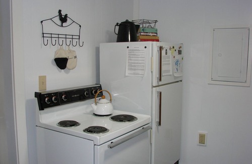Madison Casa | the Corner cottage: Overlooking Hayden Brook, Steps to Lakewood Summer Theater