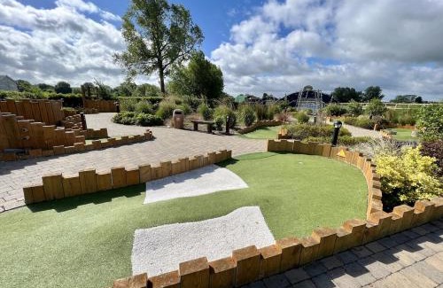 South Cerney Casa | The Cosy Cabin, Dog Friendly, Free Hoburne passes