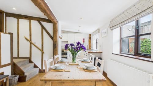 Ryde Casa | The Cote is a stunning rural barn beach 3 miles