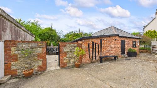Ryde Casa | The Cote is a stunning rural barn beach 3 miles