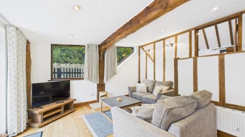 Ryde Casa | The Cote is a stunning rural barn beach 3 miles