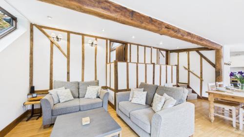 Ryde Casa | The Cote is a stunning rural barn beach 3 miles