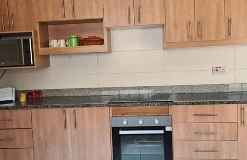 Lilongwe Casa | The Cottage: Fully furnished modern apartment, restful 3 bedrooms