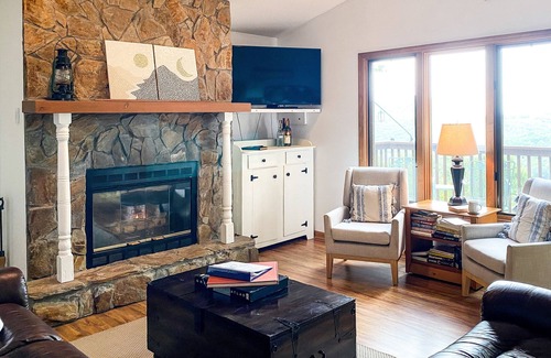 Beech Mountain Cabaña | The Cottage at Coffey-7 min to Skiing, Cozy Fireplace, Expansive Mountain Views
