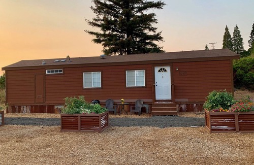 Mount Shasta Casa | The Cottage at the beautiful Iron Horse Outdoor Wedding Venue