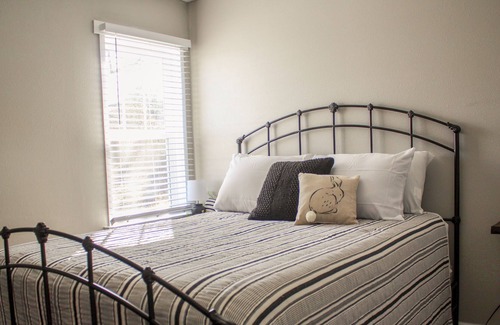 Merriam Woods Cabaña | The Cottage at Willow Hill- Minutes from Branson!