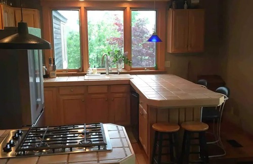 Orchard Park Cabaña | The Cottage @ Chestnut Hill Guest House & Farm