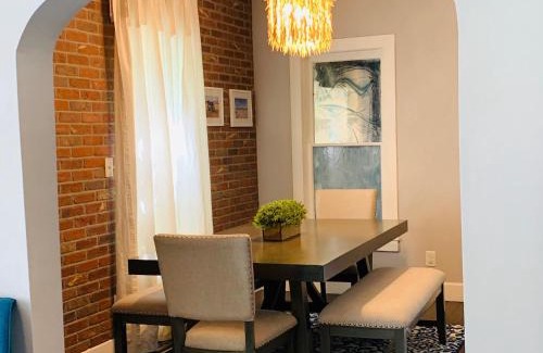 Martinez Park Casa | The Cottage! Chic Bungalow near Old Town Square!
