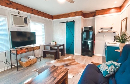 Lydia Apartamento | The Cottage - Farm Stay Petting Zoo - 5 mins off I-95