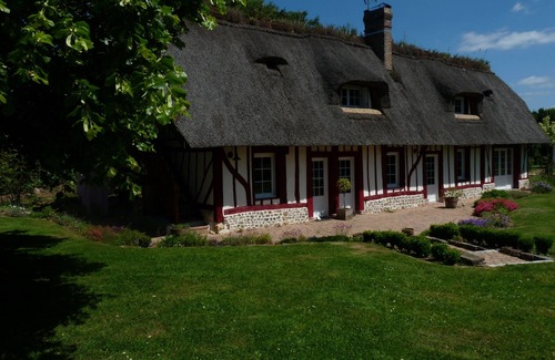 Saint-Leger-de-Rotes Casa | ---- La cabaña con techo de paja ---