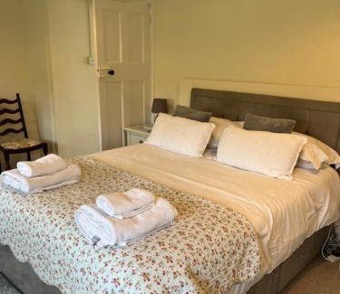 Llanvair Kilgeddin Casa | The Cottage