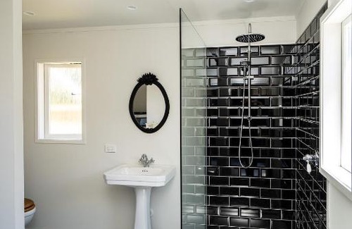 Russell Casa | The Cottage on Beresford