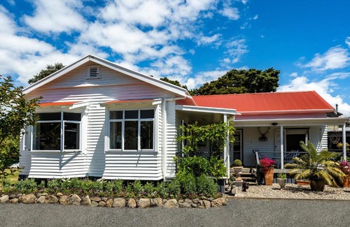 Russell Casa | The Cottage on Beresford