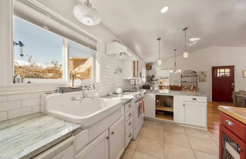 Bayfield Casa | The Cottage on Mill street with Hot Tub