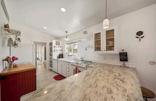 Bayfield Casa | The Cottage on Mill street with Hot Tub