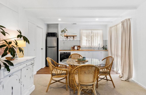 Ocean Grove Casa | The Cottage- Pet Friendly with secure yard and close to beach and river!