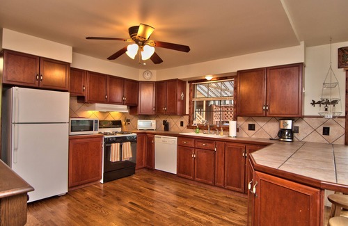 White Mills Cabaña | Lake Wallenpaupack Lakefront 2 home package-Sleeps 20. Reuniones familiares bienvenidas!