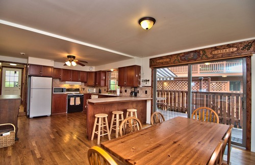 White Mills Cabaña | Lake Wallenpaupack Lakefront 2 home package-Sleeps 20. Reuniones familiares bienvenidas!