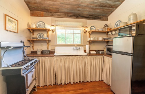 Bells Cabina | The Cotton Gin Cabin Bed & Breakfast