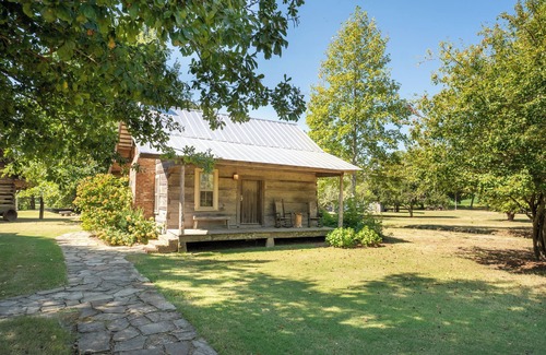 Bells Cabina | The Cotton Gin Cabin Bed & Breakfast