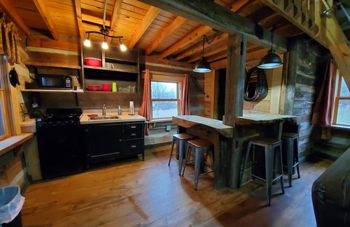 Hardin County Cabina | The Cottonwood cabin by Garden of the Gods in the Shawnee National Forest