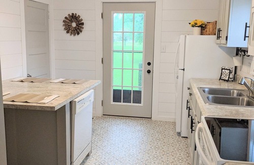 Sandusky Casa | The Country Cottage Your Funcoast Stay