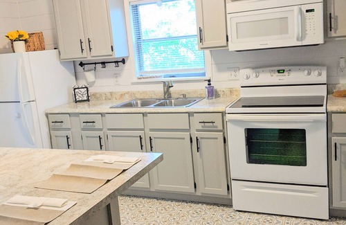 Sandusky Casa | The Country Cottage Your Funcoast Stay